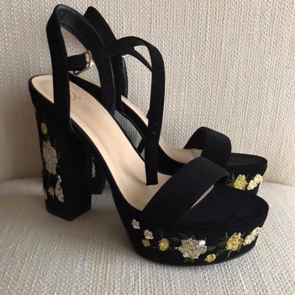 Super cute platform shoes Size 7.5 WORN ONE TIME